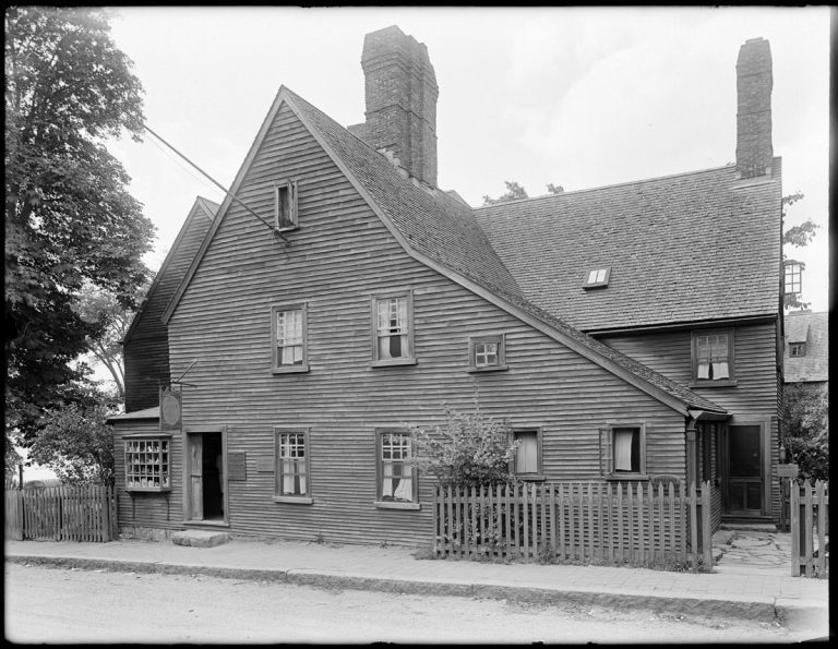 5 Things you should pack when going to Salem, MA » Things To Do In Salem