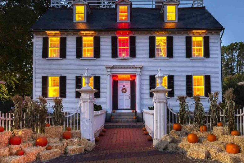 things to do in salem, hocus pocus recreation at the ropes mansion october 2022 salem ma